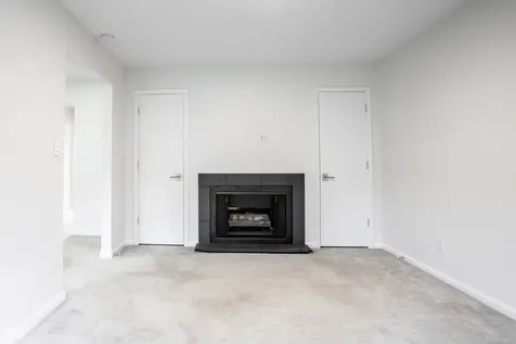 586 Hunters Drive Carmel IN 46032