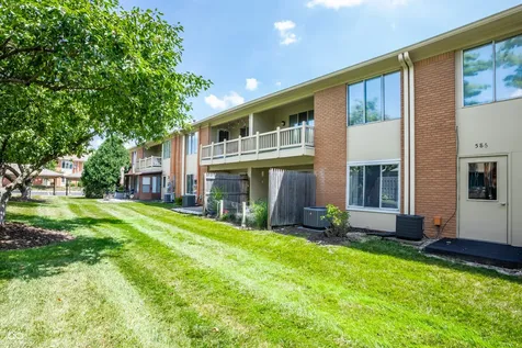 586 Hunters Drive Carmel IN 46032