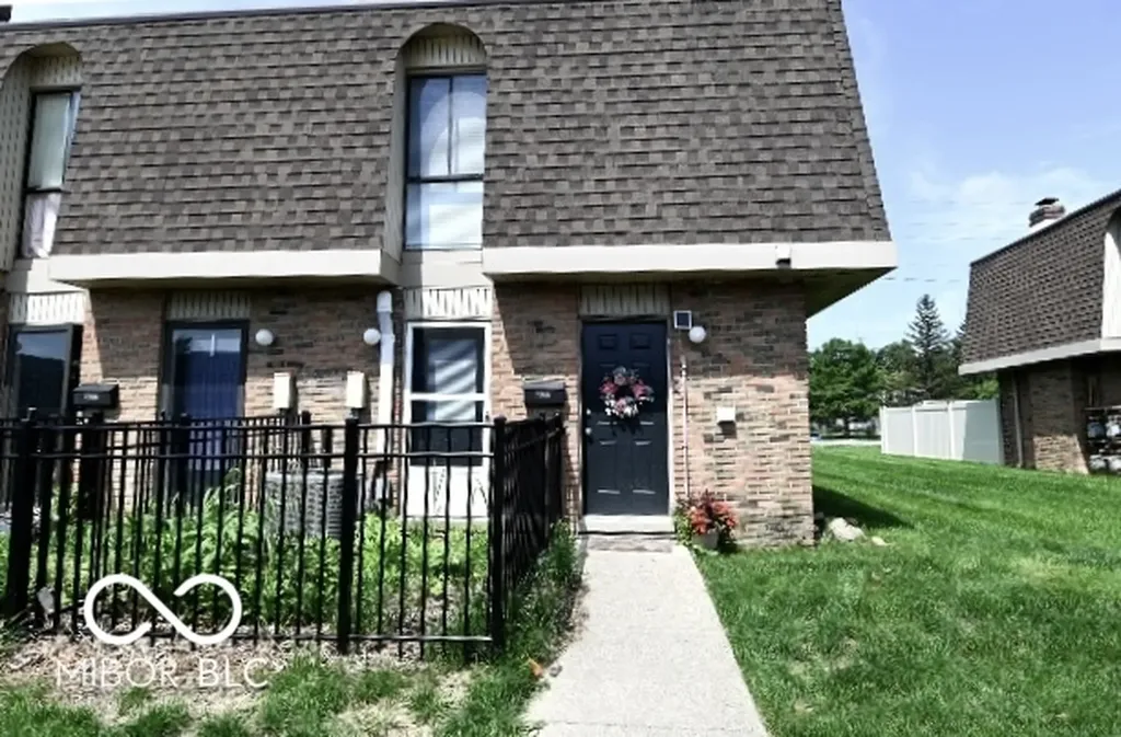 7368 Country Brook Drive Indianapolis IN 46260
