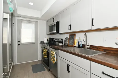 7368 Country Brook Drive Indianapolis IN 46260