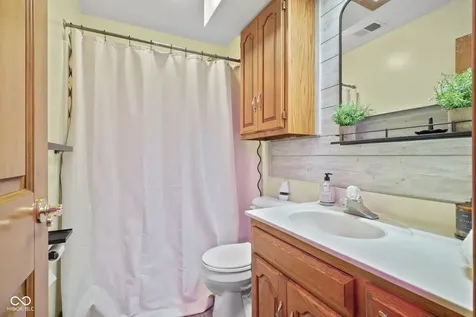 179 W Arcadia Mooresville IN 46158