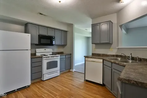 10752 Newgate Lane Indianapolis IN 46231