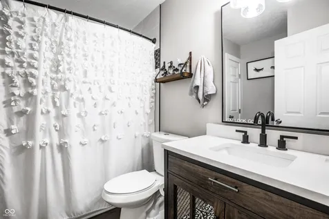 8470 Andorra Drive Fishers IN 46038