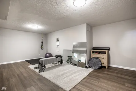 8470 Andorra Drive Fishers IN 46038
