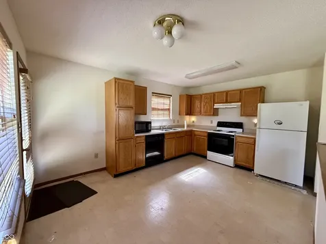 18061 Sanibel Circle Westfield IN 46062