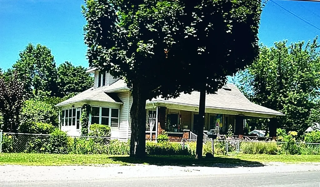 2052 Indiana Avenue Columbus IN 47201