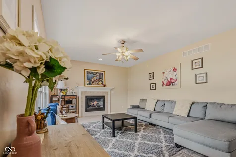 2448 Wyndham Place S Columbus IN 47203