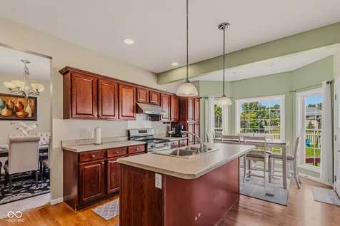 2448 Wyndham Place S Columbus IN 47203