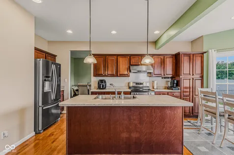 2448 Wyndham Place S Columbus IN 47203