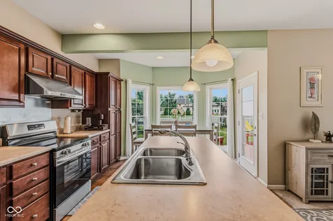 2448 Wyndham Place S Columbus IN 47203
