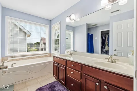 2448 Wyndham Place S Columbus IN 47203