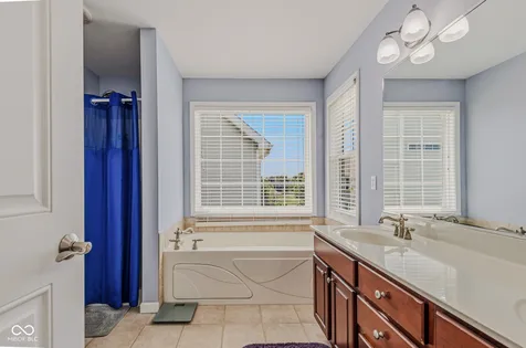 2448 Wyndham Place S Columbus IN 47203