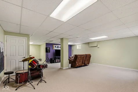 2448 Wyndham Place S Columbus IN 47203