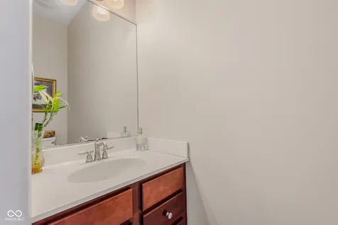 2448 Wyndham Place S Columbus IN 47203