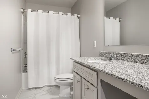6845 Oakcrest Drive Mccordsville IN 46055
