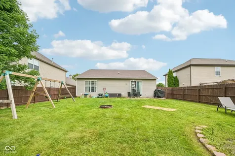 8072 Lawrence Woods Place Indianapolis IN 46236