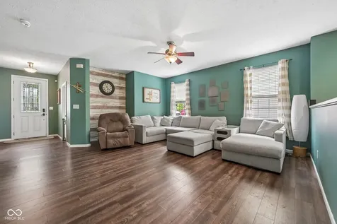 8072 Lawrence Woods Place Indianapolis IN 46236