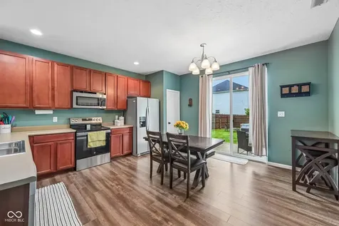 8072 Lawrence Woods Place Indianapolis IN 46236