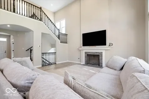 6210 Shallow Creek Indianapolis IN 46237
