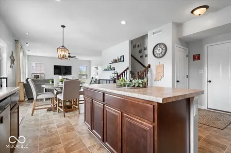 8198 Kilborn Way Avon IN 46123