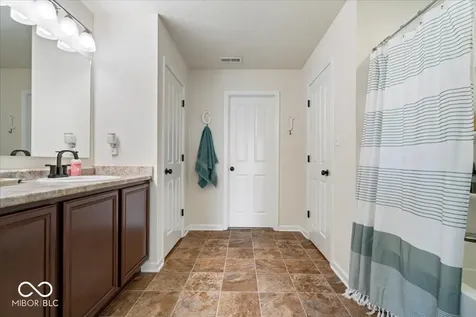 8198 Kilborn Way Avon IN 46123