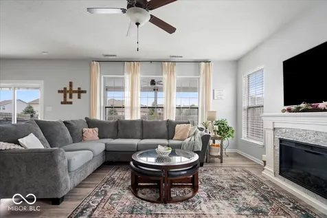 8198 Kilborn Way Avon IN 46123