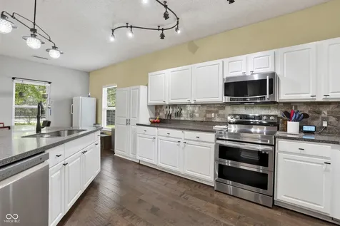 9979 Pine Grove Court Indianapolis IN 46234