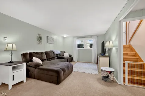 113 Mulberry Chesterfield IN 46017