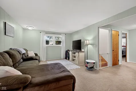 113 Mulberry Chesterfield IN 46017