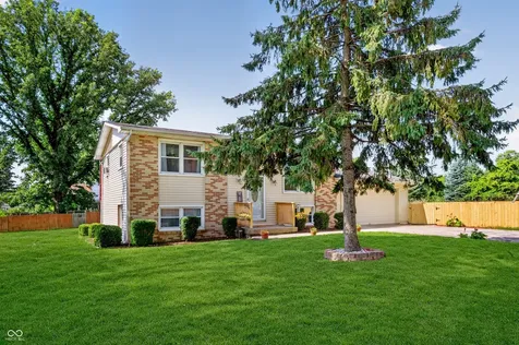 113 Mulberry Chesterfield IN 46017