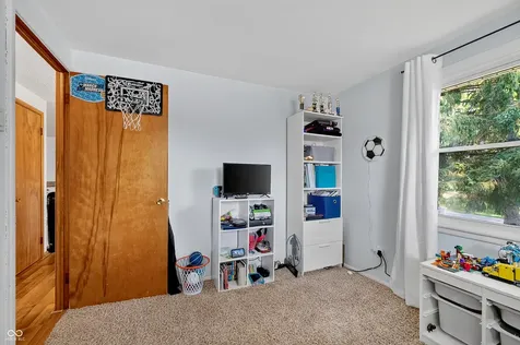 113 Mulberry Chesterfield IN 46017