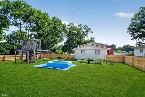 113 Mulberry Chesterfield IN 46017