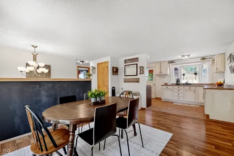 113 Mulberry Chesterfield IN 46017
