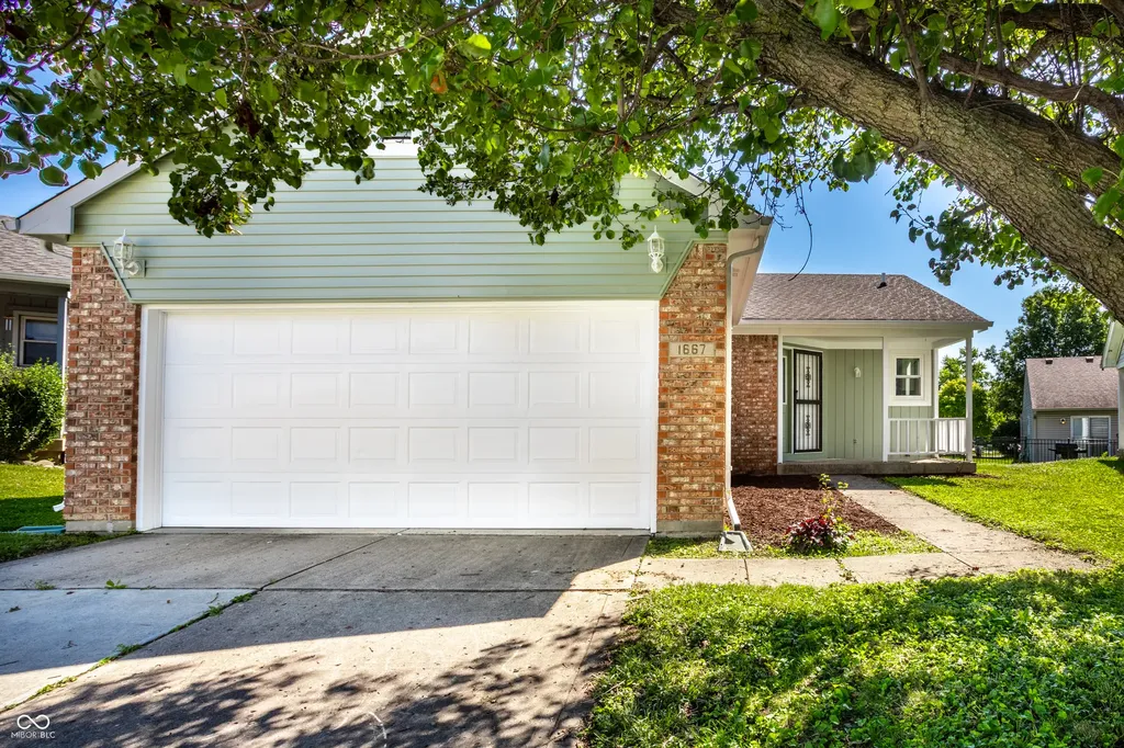1667 Park Castle Way Indianapolis IN 46229