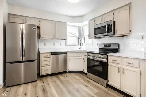 1667 Park Castle Way Indianapolis IN 46229