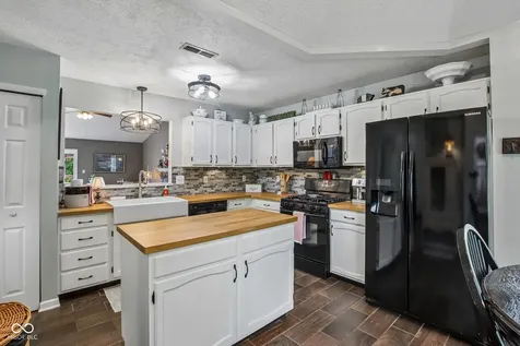 12428 Winding Creek Lane Indianapolis IN 46236
