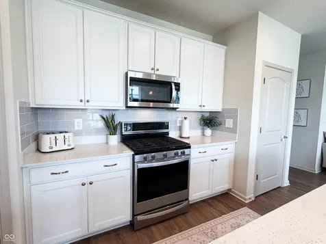 6799 Seattle Slew Drive Whitestown IN 46075