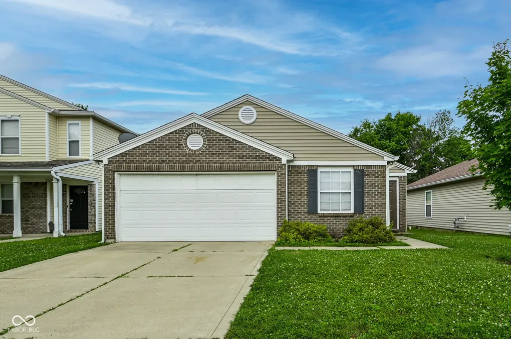 1804 Feather Reed Lane Greenwood IN 46143