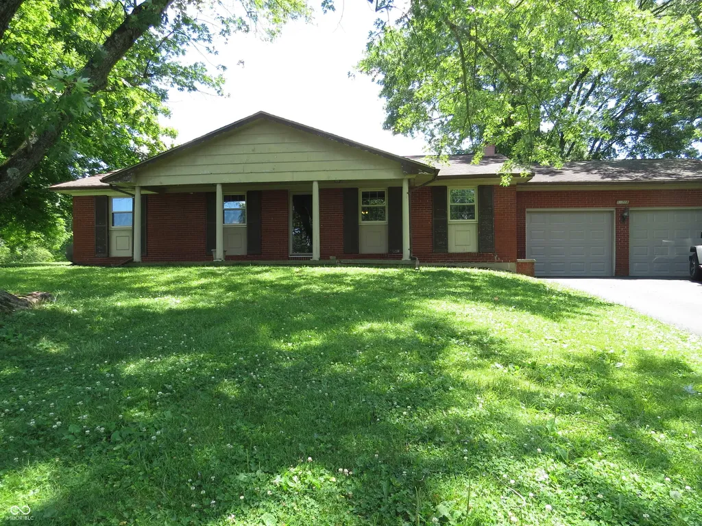 11261 E State Road 46 Columbus IN 47203