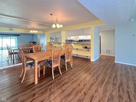 1526 Roanoke Drive Zionsville IN 46077