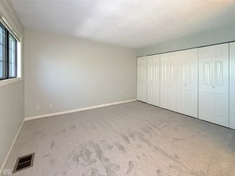1526 Roanoke Drive Zionsville IN 46077
