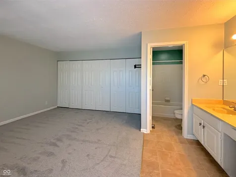 1526 Roanoke Drive Zionsville IN 46077