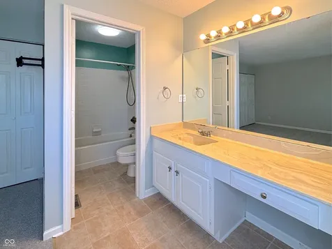 1526 Roanoke Drive Zionsville IN 46077