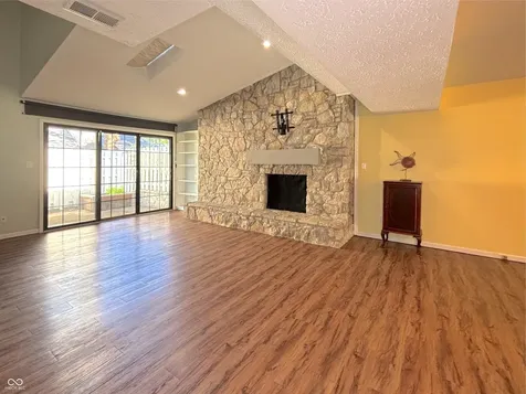 1526 Roanoke Drive Zionsville IN 46077