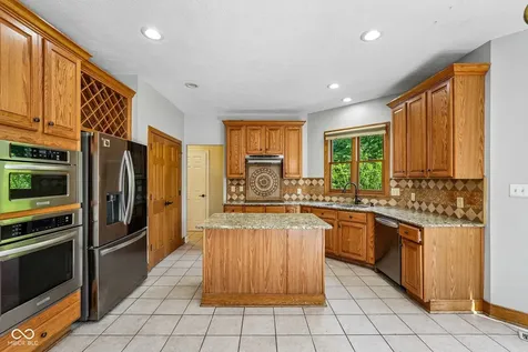 11464 Old Stone Drive Indianapolis IN 46236