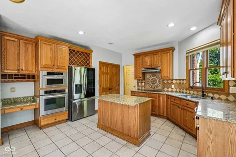 11464 Old Stone Drive Indianapolis IN 46236
