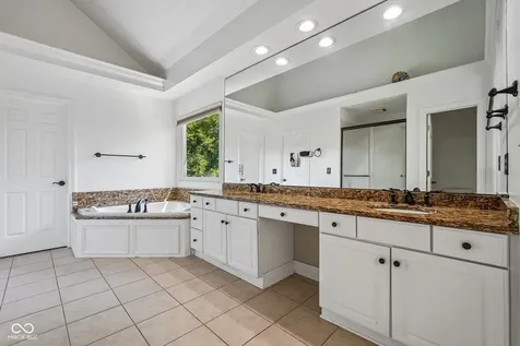 11464 Old Stone Drive Indianapolis IN 46236
