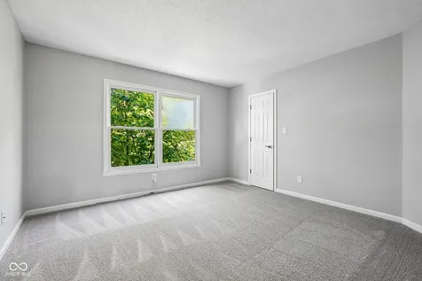 11464 Old Stone Drive Indianapolis IN 46236