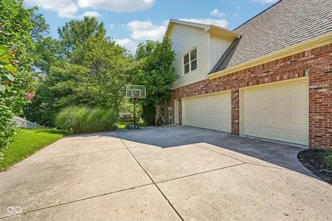 11464 Old Stone Drive Indianapolis IN 46236