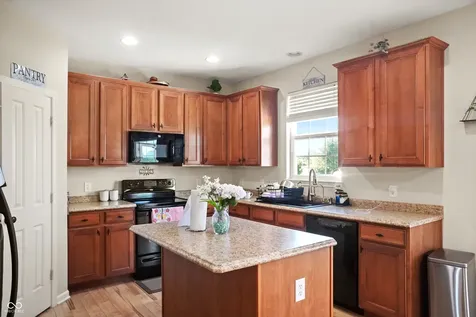 7895 Blue Jay Way Zionsville IN 46077
